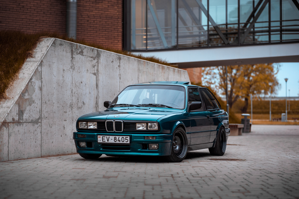 BMW зеленая изумруд 1990