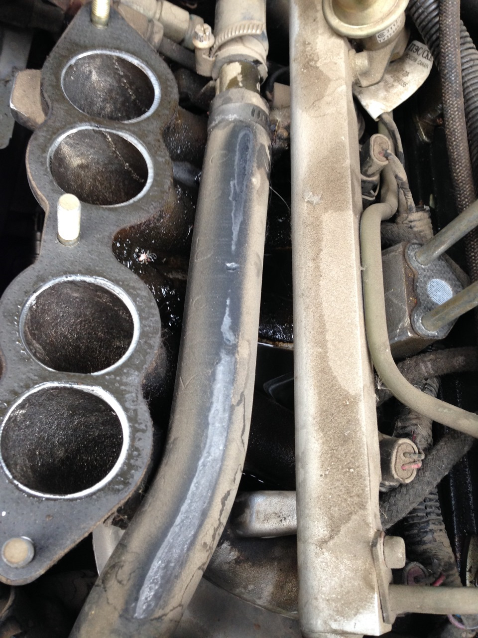 фото из инета, вот этот мерзкий патрубок… — Chevrolet Niva (1G)