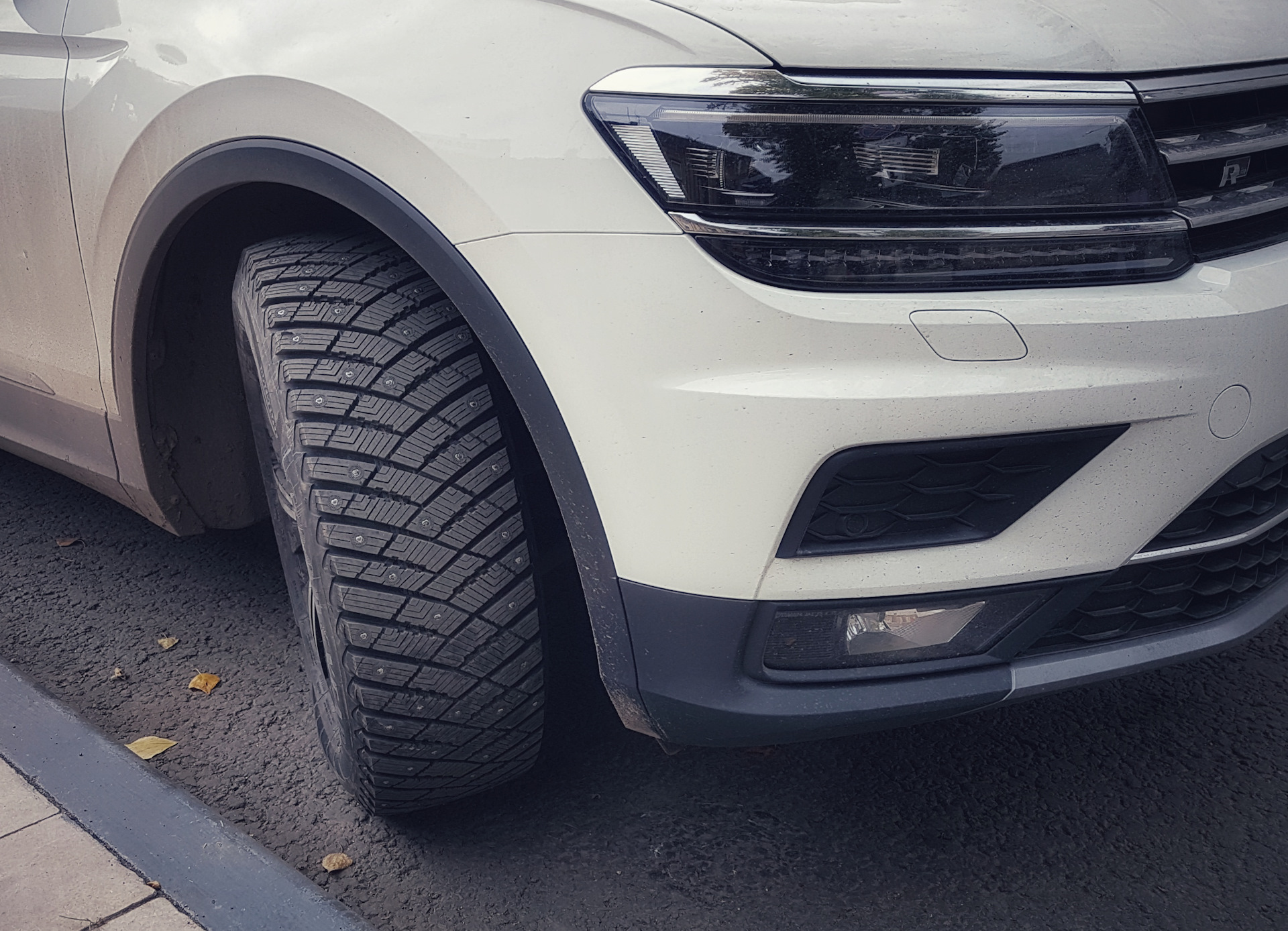 Шины тигуан. Внедорожная резина на Тигуан 2. Tiguan at резина. MT резина на Тигуан 2. Зимняя резина на Тигуан 2020.