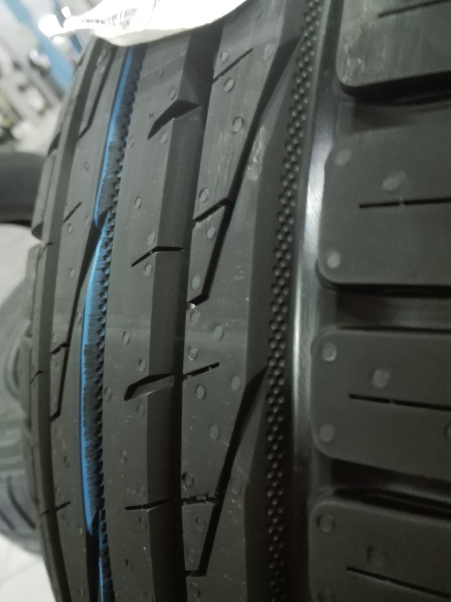 Шины nokian blue. Nokian Tyres Hakka Blue 2. Hakka Blue 2 SUV 215/65 r16. Nokian Tyres Hakka Blue. Nokian Hakka Blue 2 SUV.