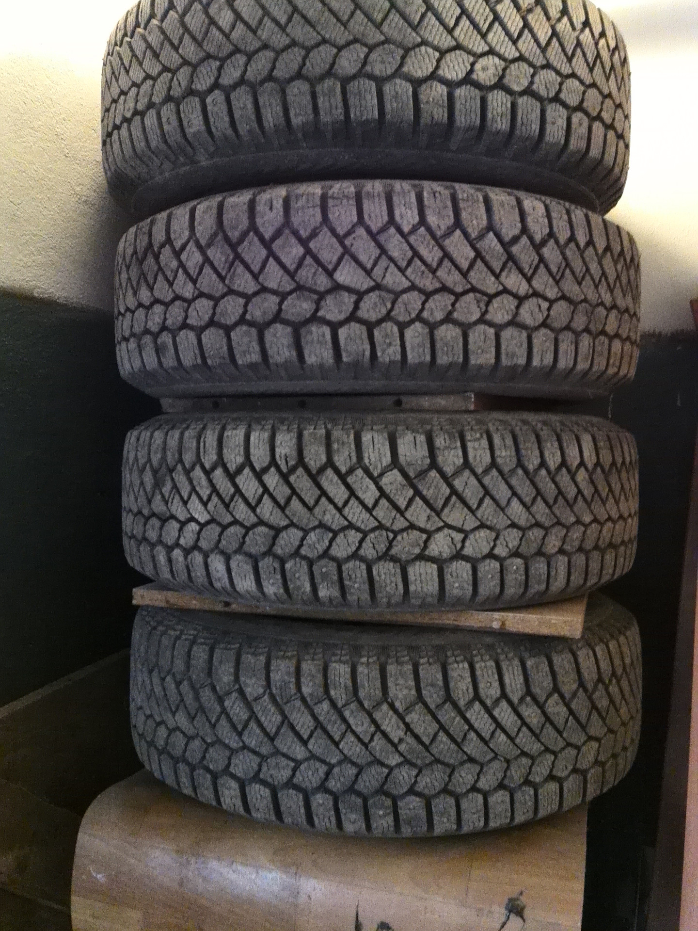 Gislaved nord frost 200 xl. Гиславед 200 Норд. Gislaved nf200. Gislaved Nord Frost 200 205/55 r16. Gislaved Nord Frost 200 175/70 r13 шип.