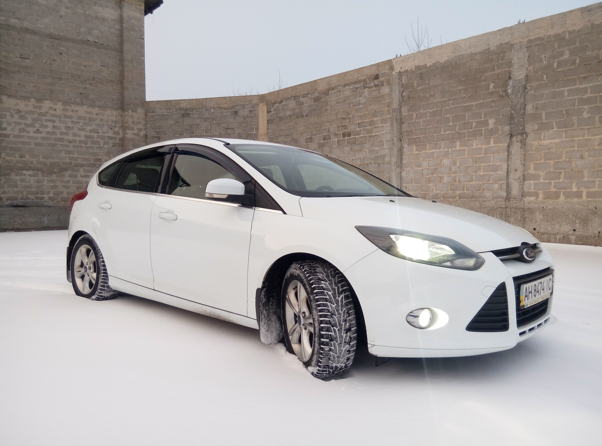 Ford Focus 3 хэтчбек и Приора