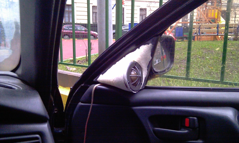 Подиум зеркало. Подиумы для Toyota Camry acv30 в уголки зеркал. Королла 150 твитеры в уголки зеркал. Подиумы для твитеров в уголки зеркал Тойота Королла 150. Подиумы для твитеров в уголки зеркал Шкода Рапид.