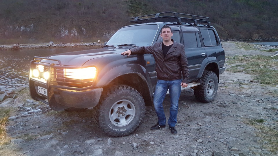 ленд крузер 105 для охоты. крузак и парень. Land cruiser 80 грязевая резина. мужчина + ленд крузер 200. владелец крузака.