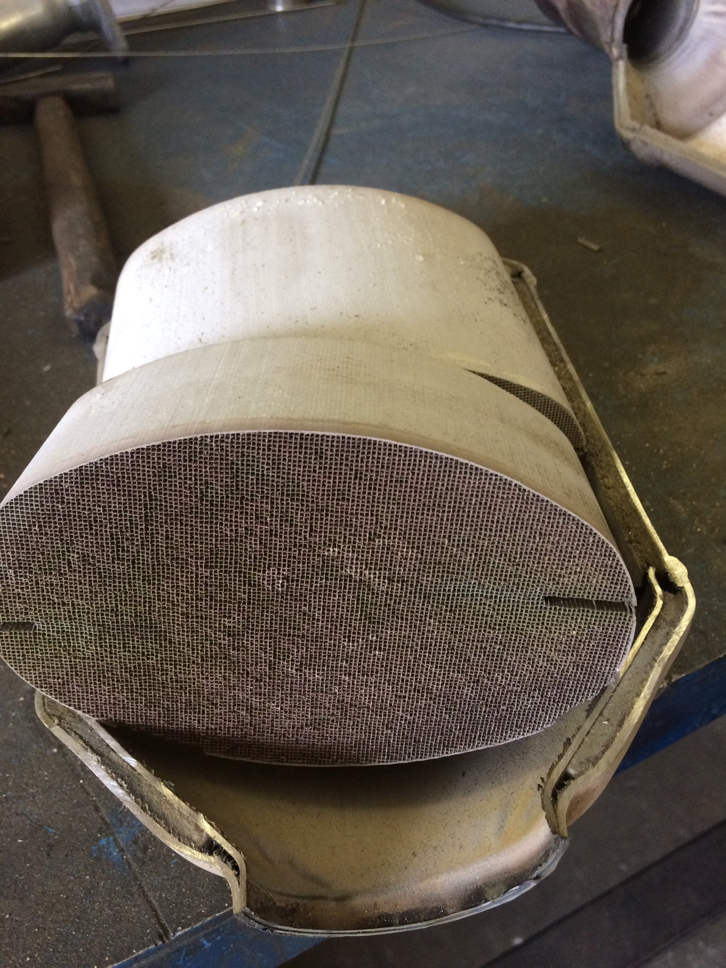 Катализатор с серийным номером 203008. Старый катализатор. Катализатор металлолом. Скупка катализаторов. Катализатор старый оскол.