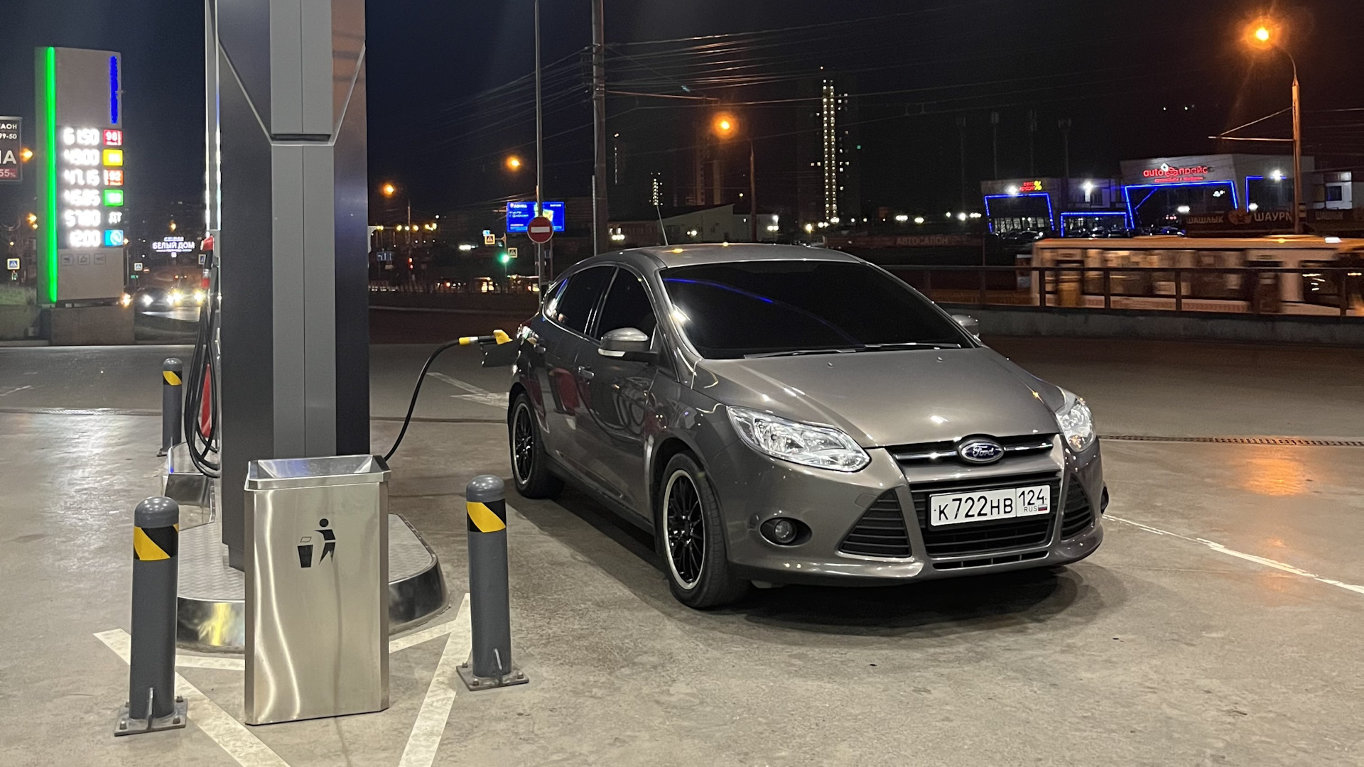 Ford Focus III Hatchback 1.6 бензиновый 2012 | Brown&Black на DRIVE2