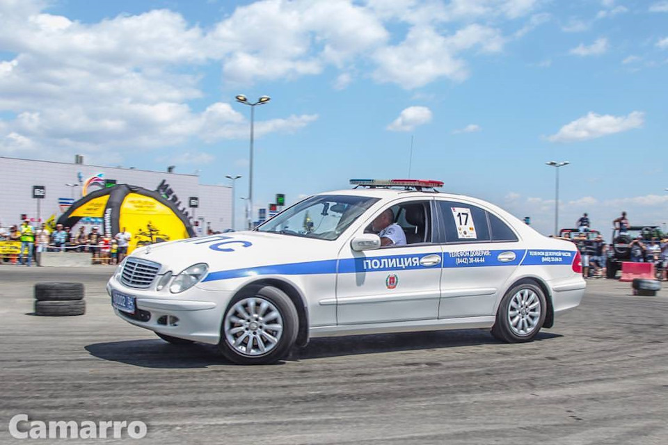 А сотрудник то не пристегнут ремнем)) ай ай ай! — SEAT Arosa