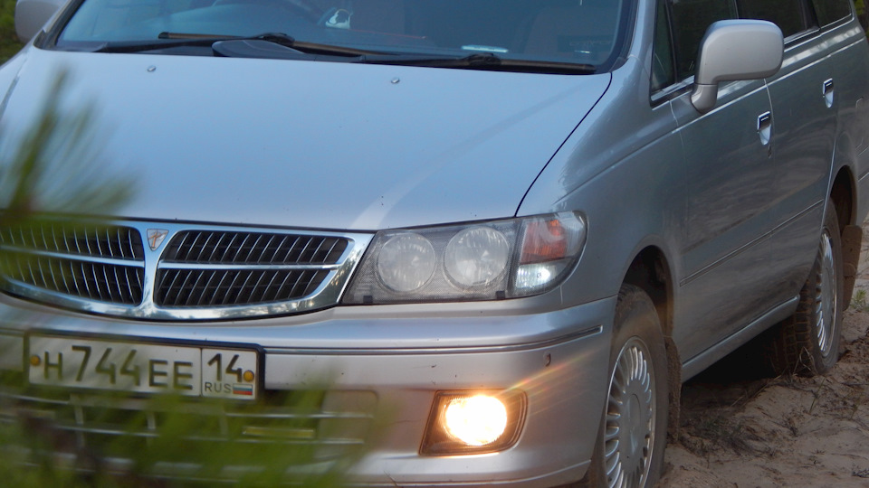 Удар колесом в бордюр… — Nissan Presage (1G), 2,5 л., 2000 года ...