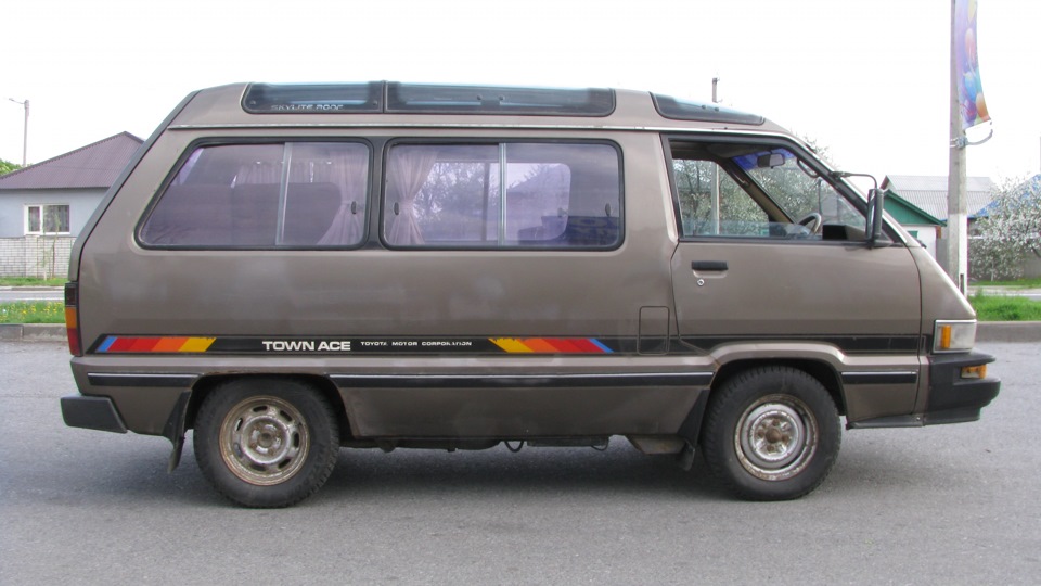 Toyota town ace дверь. Toyota Town Ace (2g). Lite Ace 97hp 1988.