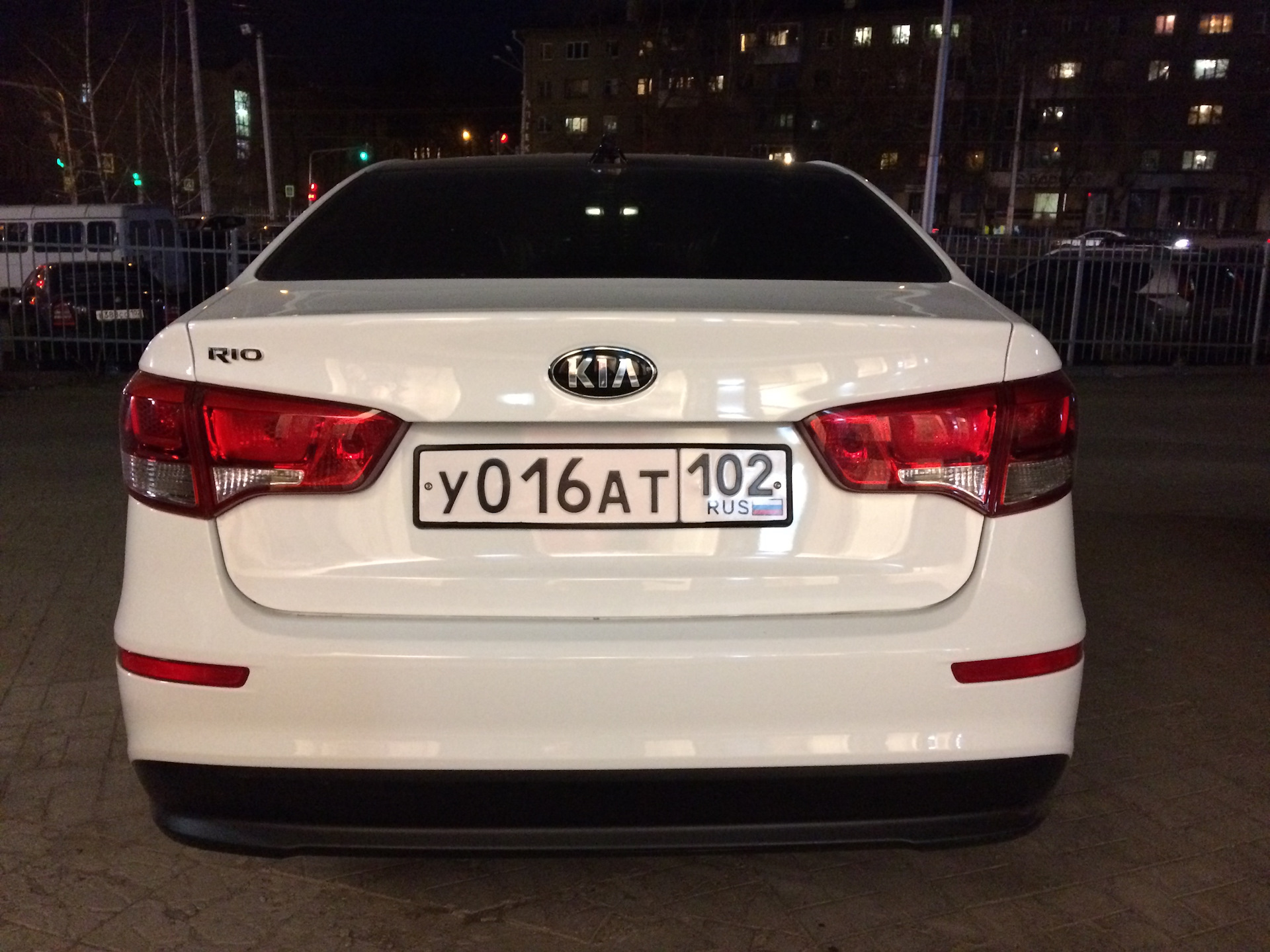 Kia rio номер 2012. рамка для номера киа рио 3. подсветка номерного знака киа рио х лайн. широкие рамки на номера kia rio. рамка на номер киа рио 4.