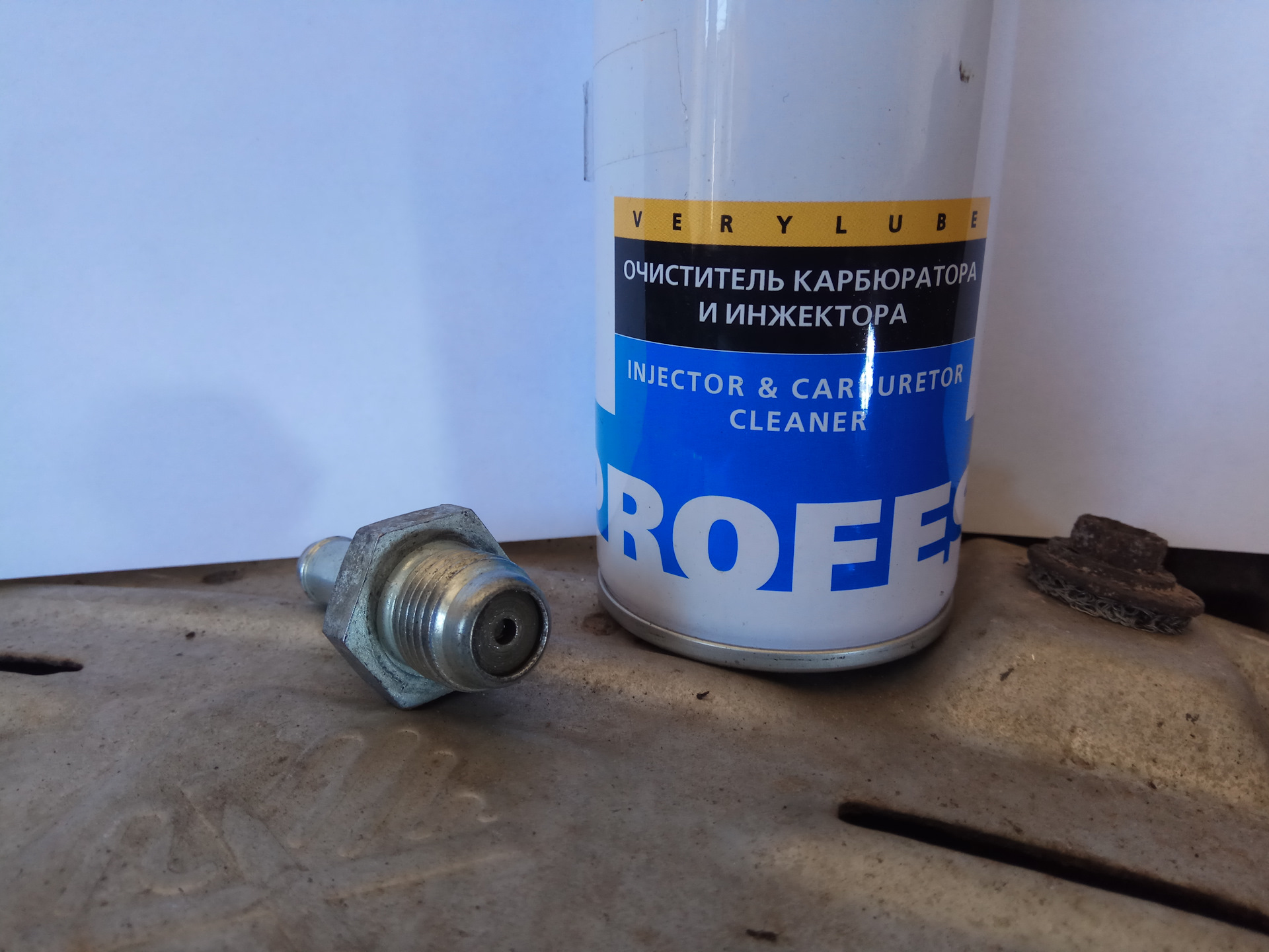 Чистка клапана вентиляции картерных газов и ДМРВ — Toyota Avensis II, 2 ...