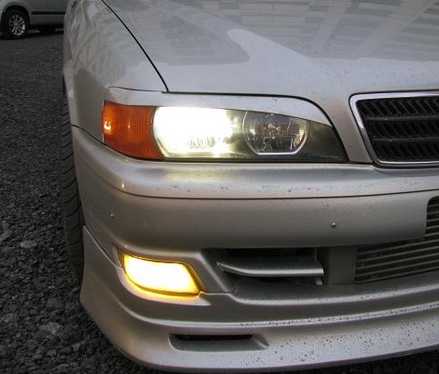Yellow fog light must die - Toyota Chaser 25 L 1998