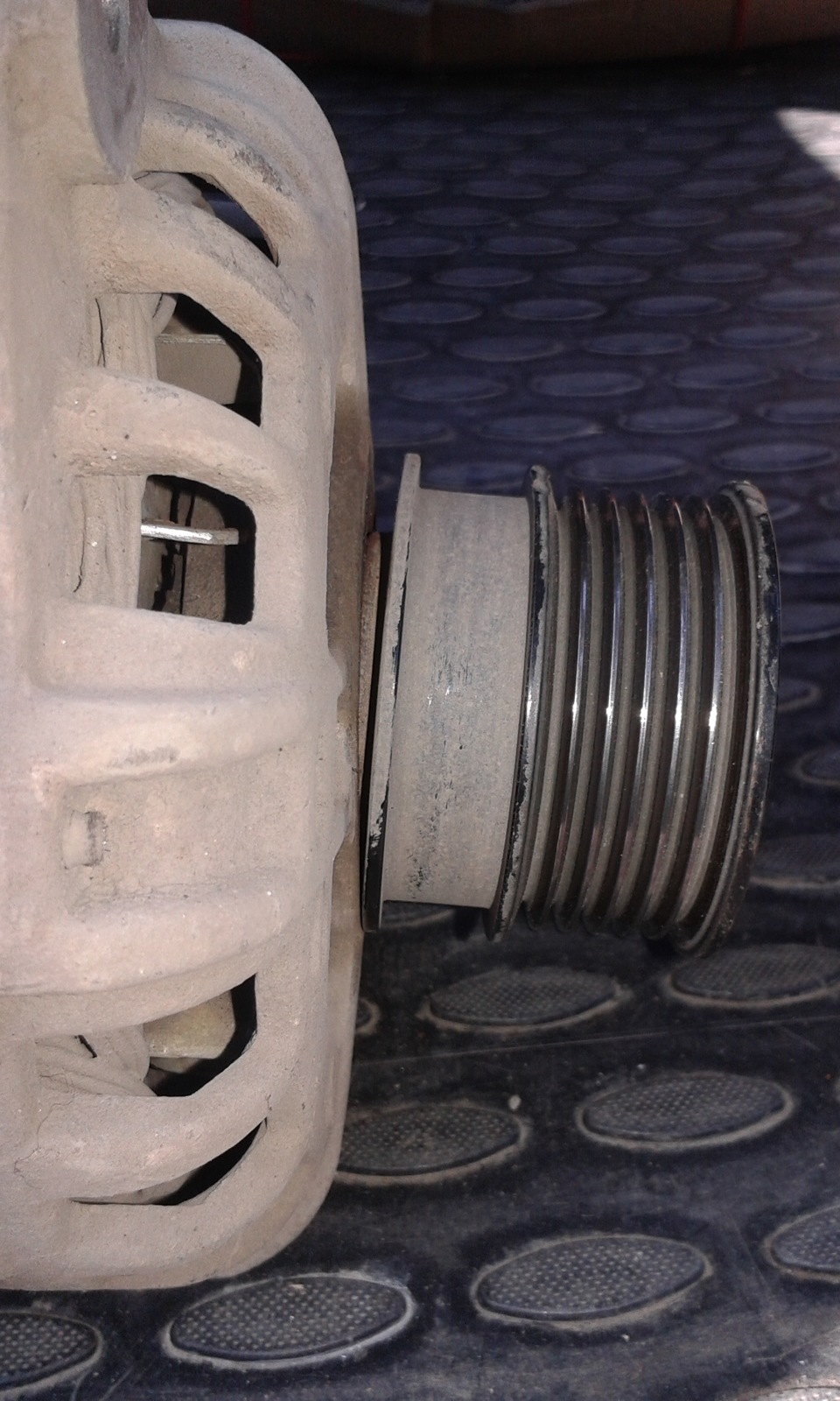 Новый генератор и натяжитель ремня генератора — Lada Гранта, 1,6 л ...