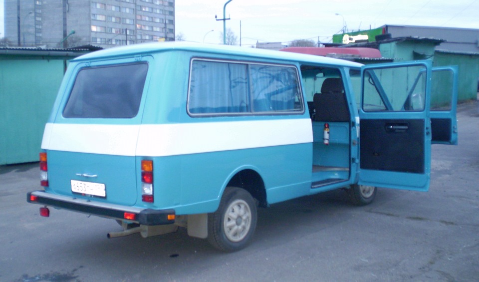 Раф 2203 купить в россии. РАФ 2203 1995. РАФ-2203 микроавтобус. РАФ 2203 фургон. РАФ 2203 дизель.