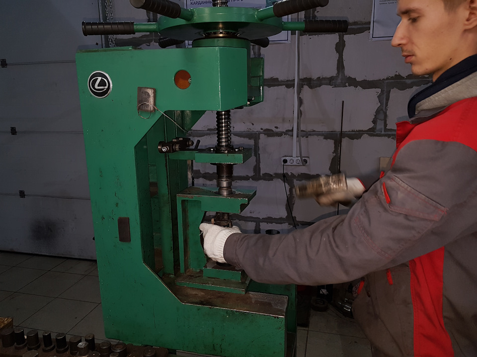 Renault Duster (Рено Дастер) 2013 года ремонт кардана г. Рязань ...