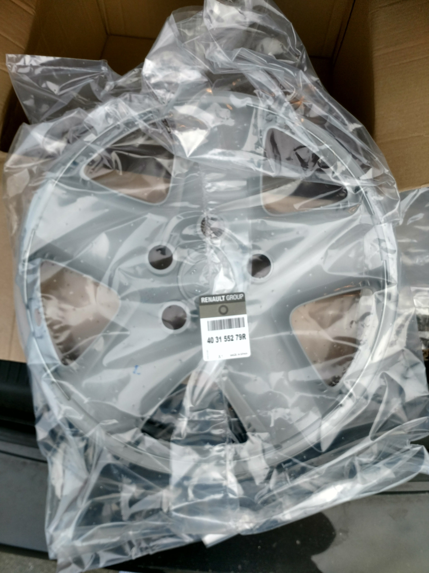 Колпаки на штампы — Renault Fluence, 1,5 л, 2015 года | запчасти | DRIVE2