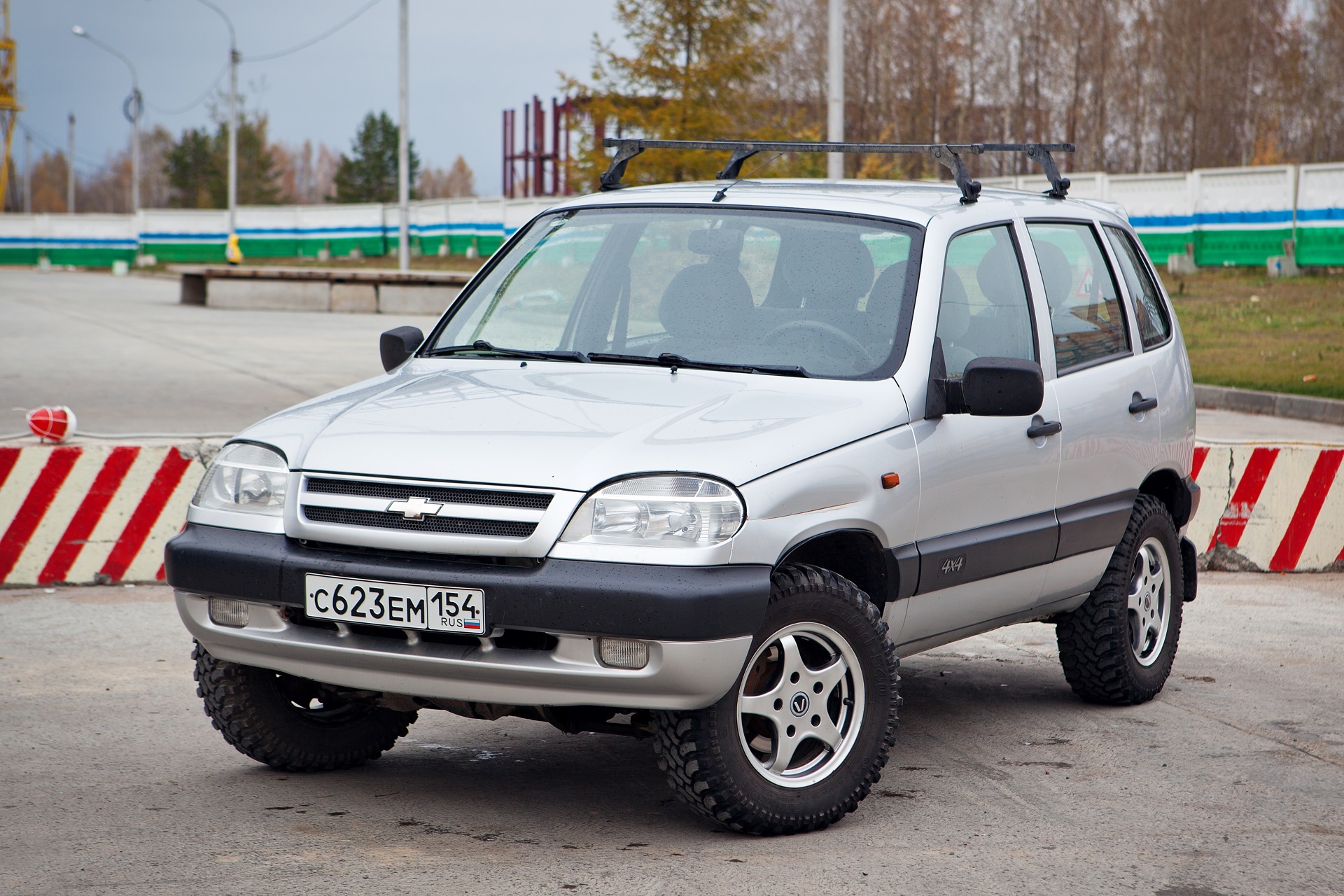 Нива 205. 205/75 R15 на ниву Шевроле. 205 75 15 На ниву Шевроле. Niva Chevrolet 205 75 r 15. Шевроле Нива на сафари 540.