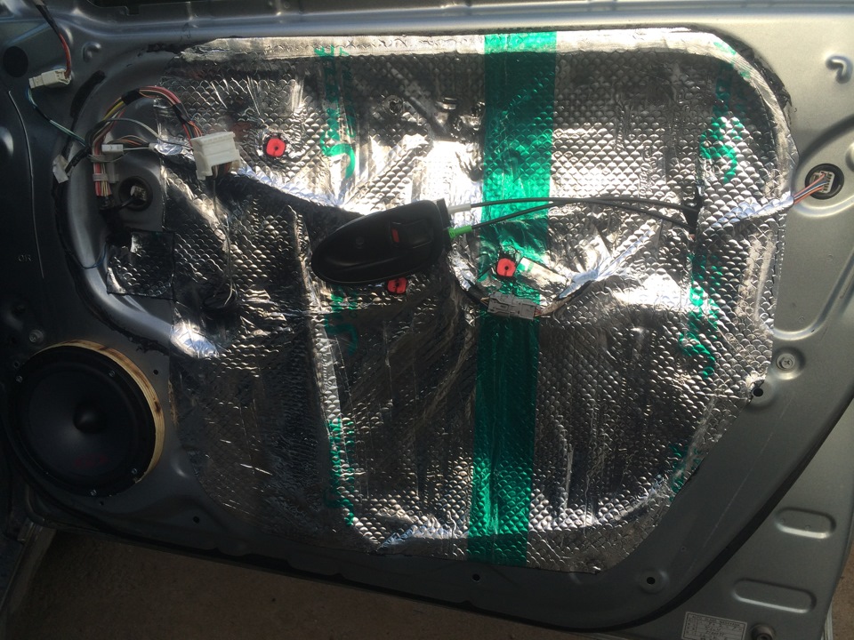 1 этап шумоизоляции и установка компонентной акустики от Alpine ...