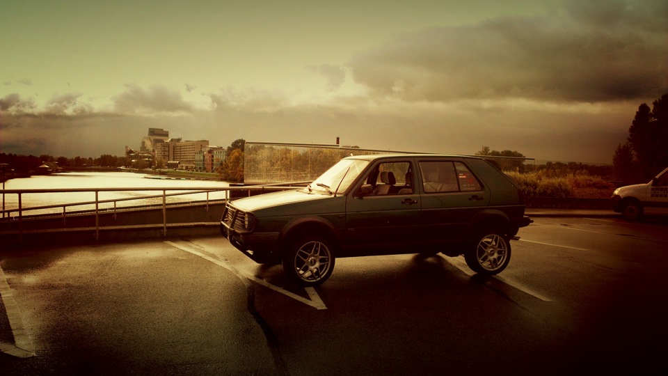 Volkswagen Golf Country Dunkelgrün