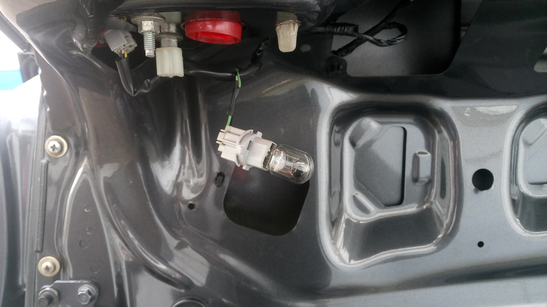 лампа задней туманки — Mitsubishi Lancer X, 1,8 л, 2008 года ...