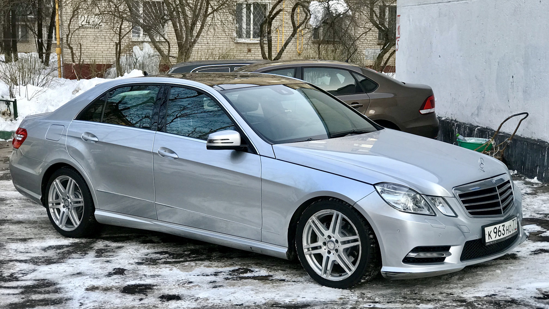 Mercedes w212. Mercedes-benz e-class 2012. мерседес бенц е 2012 года. Mercedes e amg 2012. мерседес бенц е200 белый.