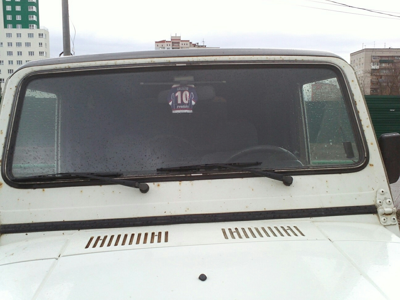 Лобовое стекла уаз буханка 1575. Крыша кабины уаз 3303. Лобовое стекло от буханки. Лобовое стекло буханка установка. Лобовое стекло буханка установка.