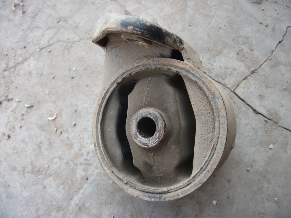 Задняя опора двигателя — Hyundai Accent (2G), 1,5 л, 2008 года | своими ...