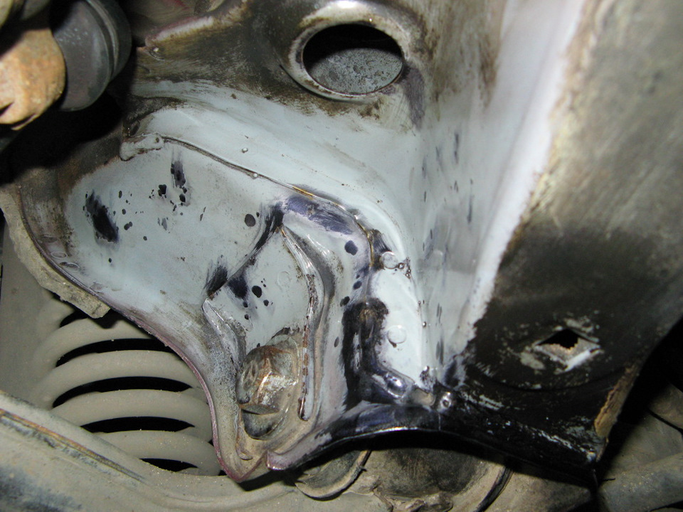 Коррозия днища. Машине 20 лет. — Mercedes-Benz E-Class (W124), 2,2 л ...