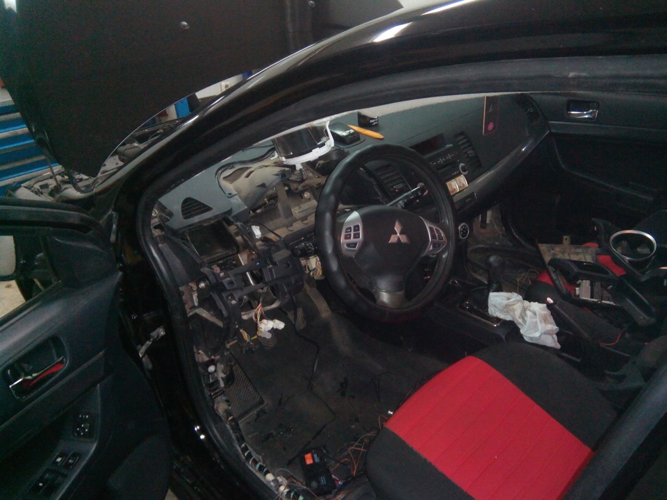 Установка сигнализации лансер 10. Штатный автозапуск лансер 10. Сигнализация лансер 10. Блок сигнализации митсубиси лансер 9. Установка лансер 10.