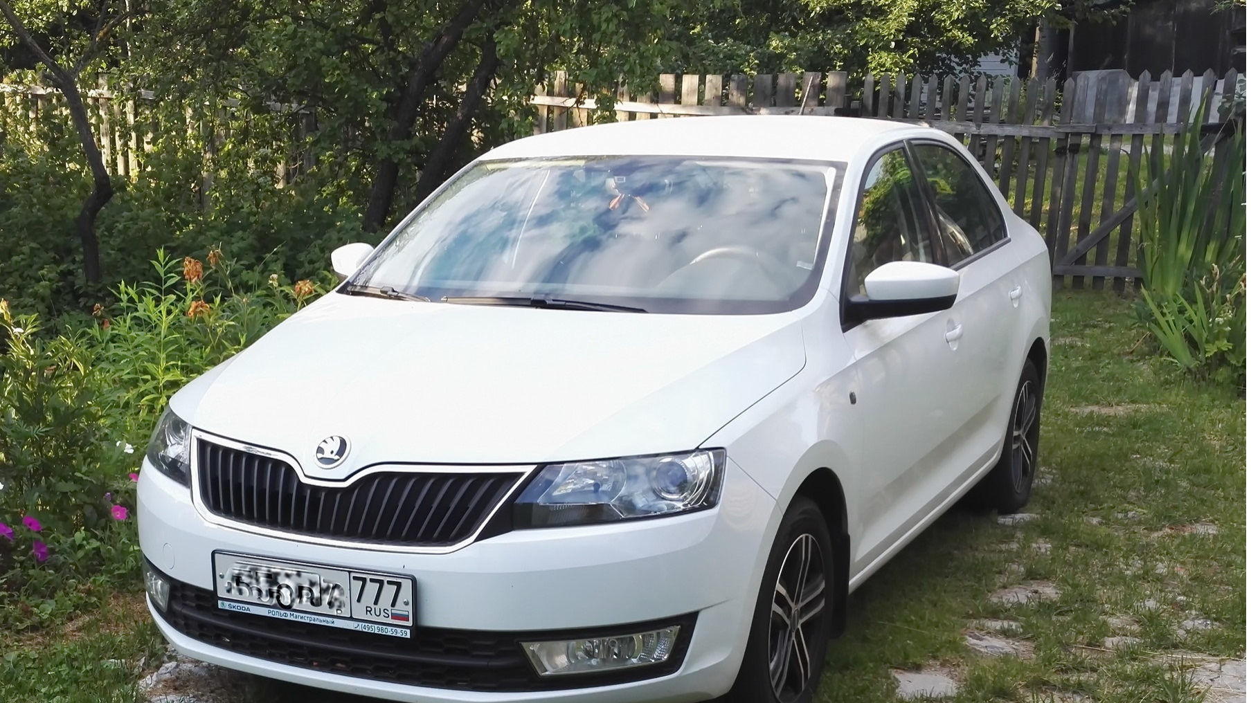 Skoda Rapid (1G) 1.6 бензиновый 2015 | белый Style на DRIVE2