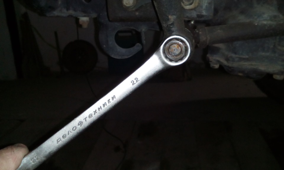 глухой металлический стук при повороте руля. Разборка рулевого ...