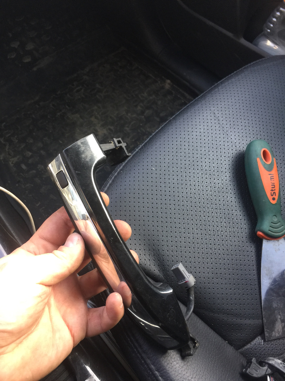 Ручка донор. Разбирается аналогично. — KIA Sorento (2G)