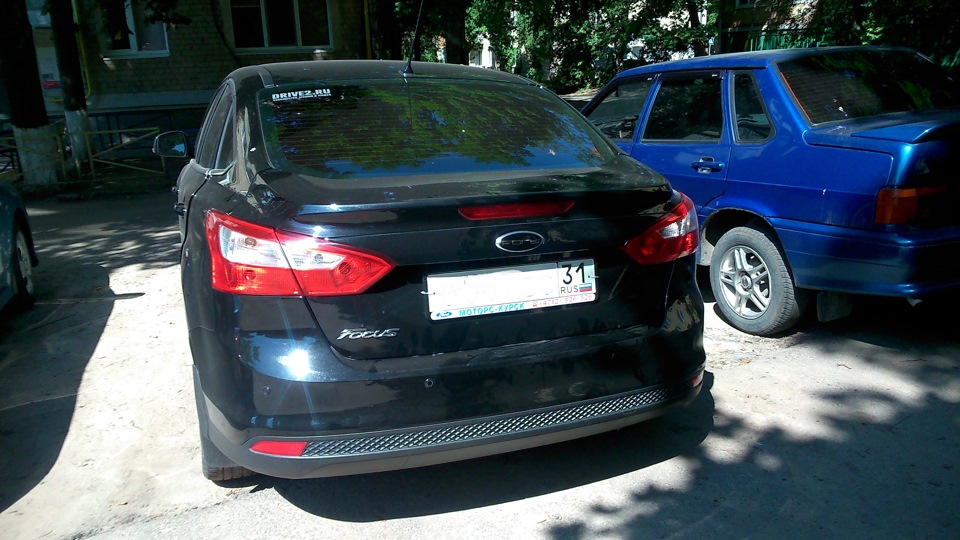 надпись "форд" в современном обществе — Ford Focus Sedan III, 1,6 л ...