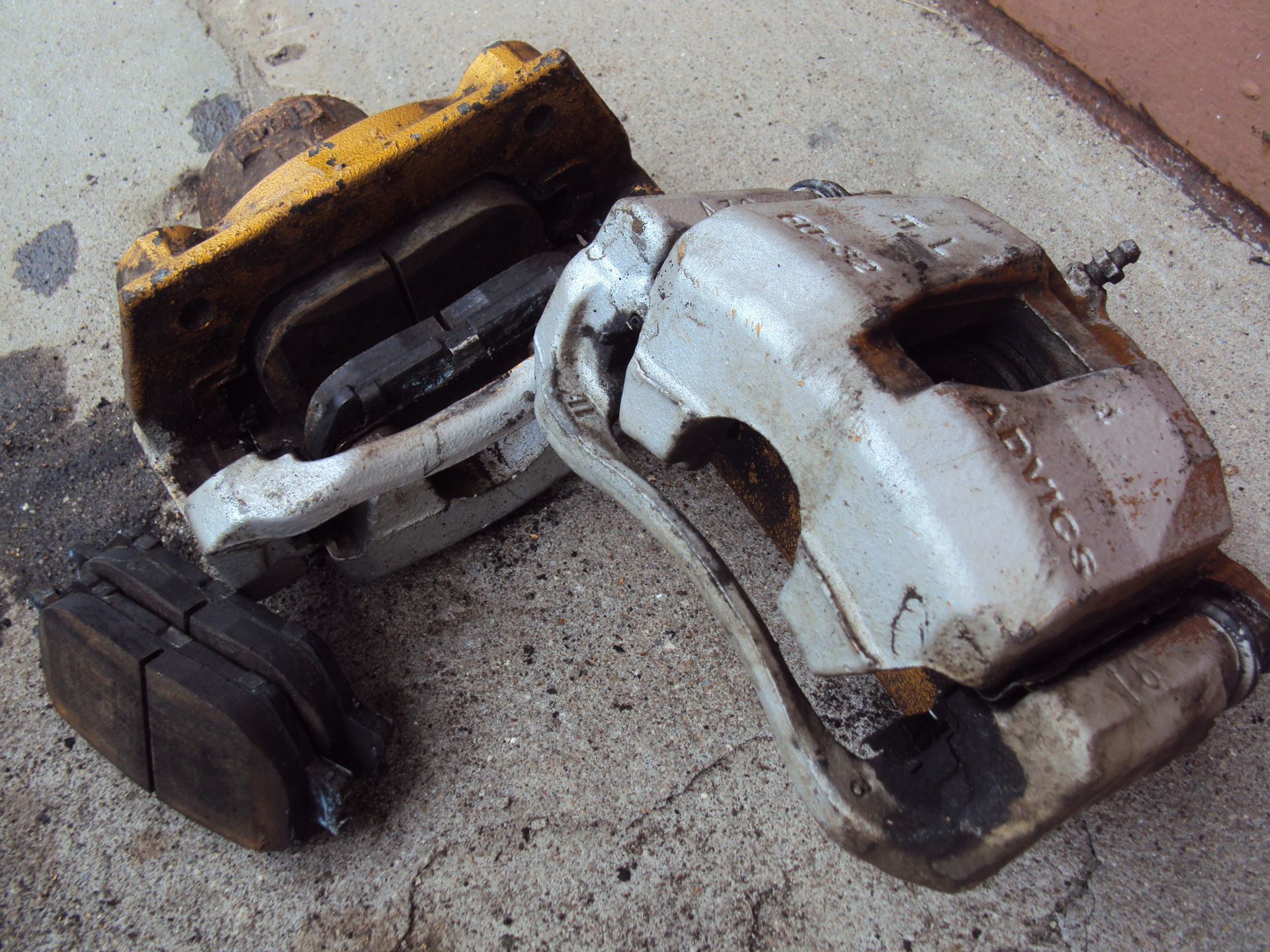 продам суппорта и колодки адвикс — Toyota Crown (S180), 3 л, 2004 года ...