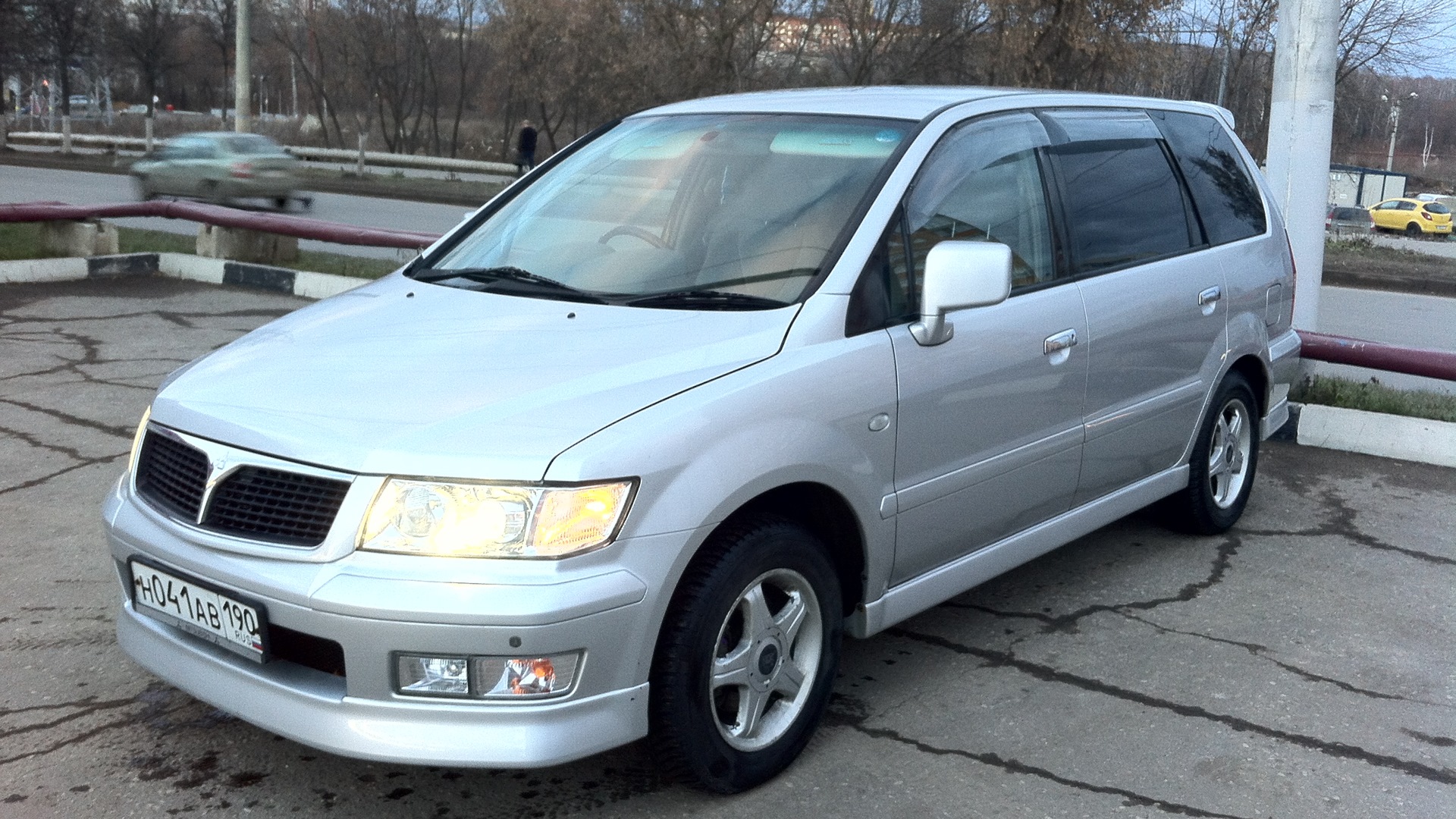 Митсубиси шариот. Митсубиси Гранд Шариот. Mitsubishi Chariot Grandis. Митсубиси Шариот, 2.4. Митсубиси Chariot Grandis.