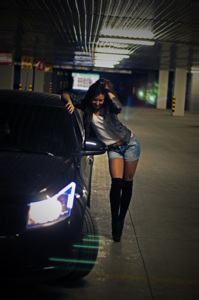 Девушка с машиной фото ночью