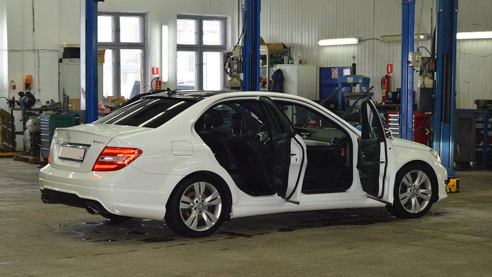 Mercedes-Benz C-Class C300 4-Matiс 315hp Panda