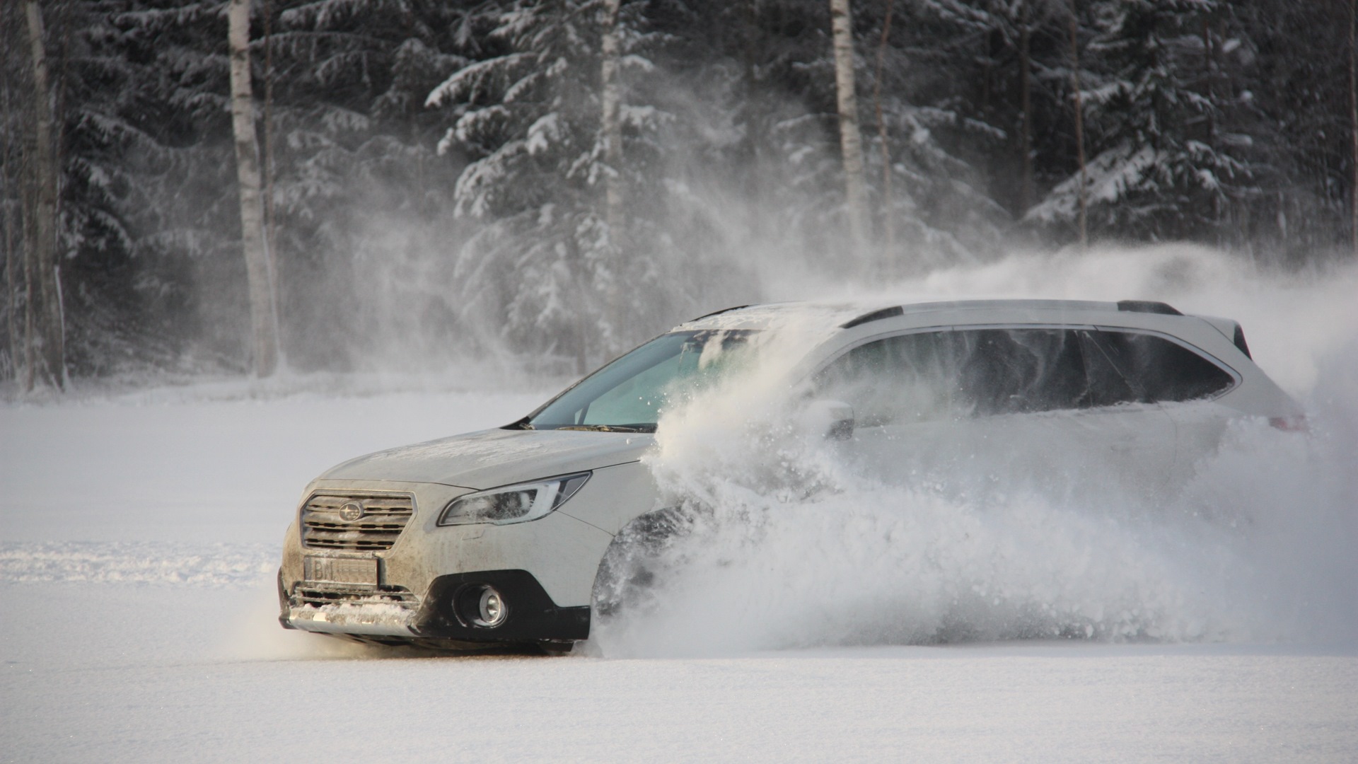 Белая зима трек. Subaru Outback 2012 зима. Subaru Outback br снежный занос. Subaru Outback br Offroad снежный лес. Субару Аутбек 2018 фото зимой.