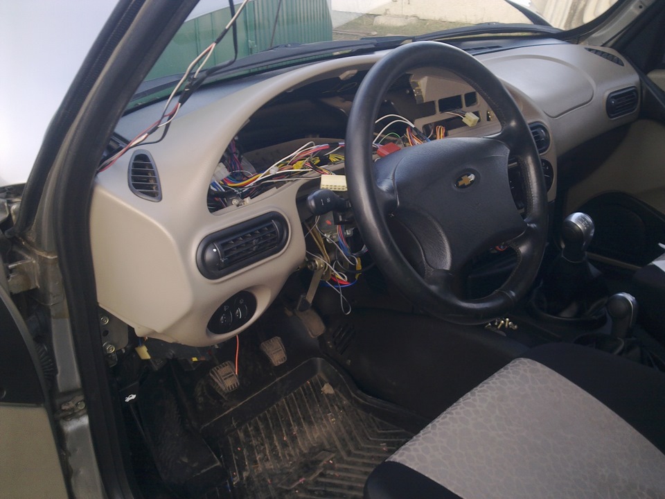 Сигнализация Шериф 1090 с функцией автозапуск. — Chevrolet Niva, 1,7 л ...