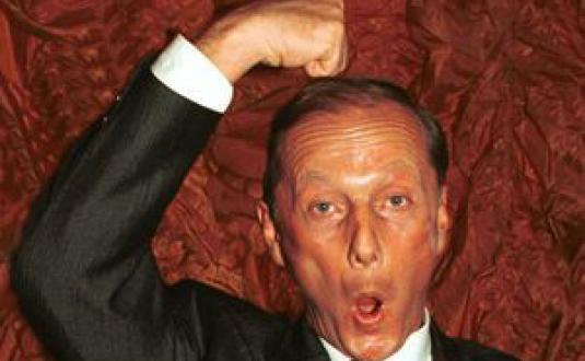 Для замена ламп ближнего света в Калине нужно обращаться к проктологу ...