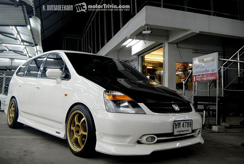Stream rn. Honda Stream 2001 Tuning. Honda Stream rn1 обвес. Honda Stream 2001 тюнингованный. Хонда стрим 2001 обвесы.
