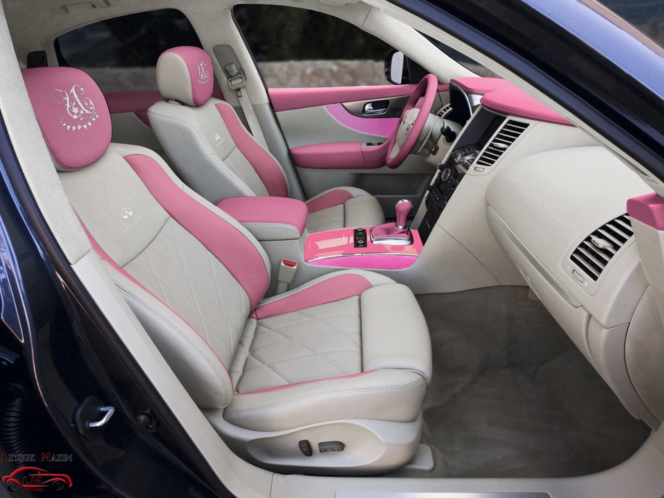 Детские машинки салон. Тойота Crown 2015 розовый салон. Розовый салон машины. Белая машина с розовым салоном. Красно белый салон авто.
