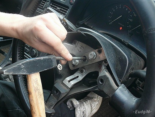 Как снять прикипевший руль