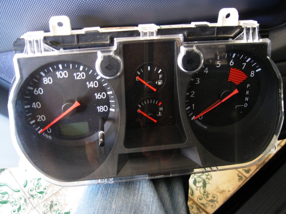 Замена лампочки щитка приборов. — Mitsubishi Airtrek, 2,4 л, 2002 года ...