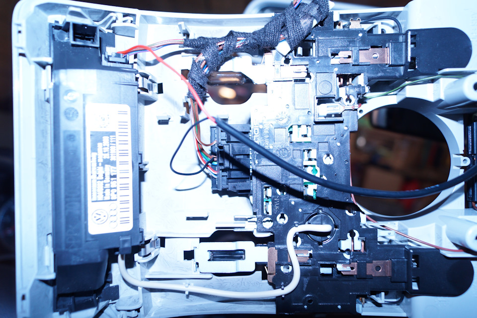 #03 Подключение регистратора к плафону освещения — Audi A3 Sportback ...