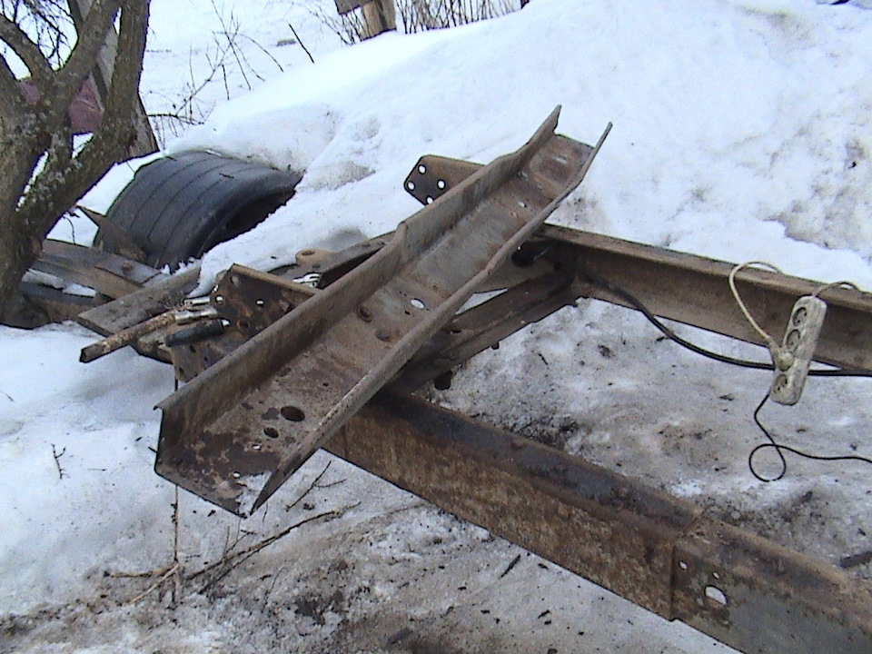 Снятие бака и ящика АКБ. — ГАЗ Валдай, 9,9 л, 2008 года | своими руками ...