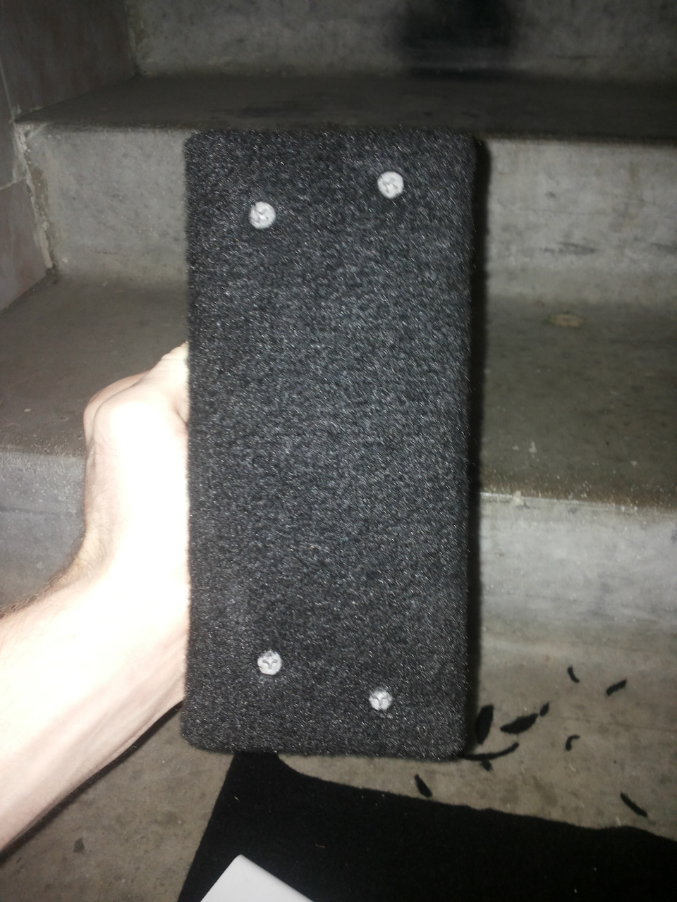 Обтянул вторую маленькую боковину. — Москвич 2141