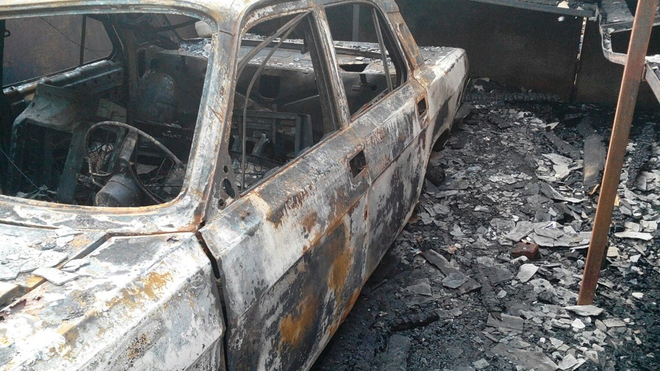 архангельск пожар. сгоревшее заброшенное здание. сгоревшее заброшенное здание. сгорела заброшенная. пожар в тейково двухэтажка.