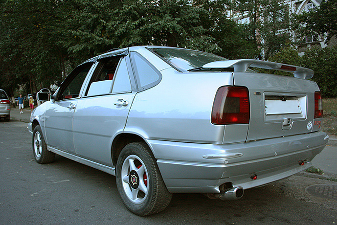 На цветность внимания не обращайте — фотал уже в сильных сумерках. — FIAT Tempra