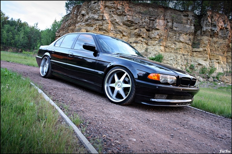 BMW e38 Black